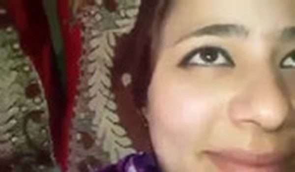 Hot Pakistani Bhabhi Apne Bf Se Chudwate Hue Awaaz