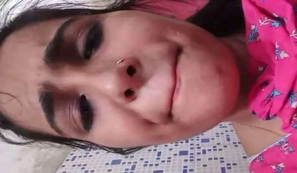 Girl Chuchi Dikhata Hai Bathroom Me Super Horny And Sexy