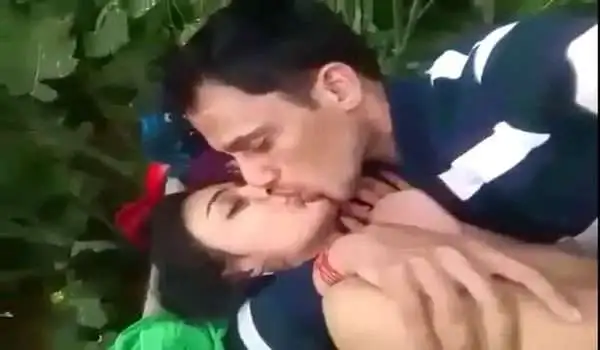 Jungle Se Aayee Hot GirlFriend