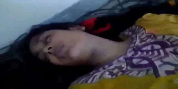 GF Aankhein Band Kar Ke Chudai Enjoy Karte Hue
