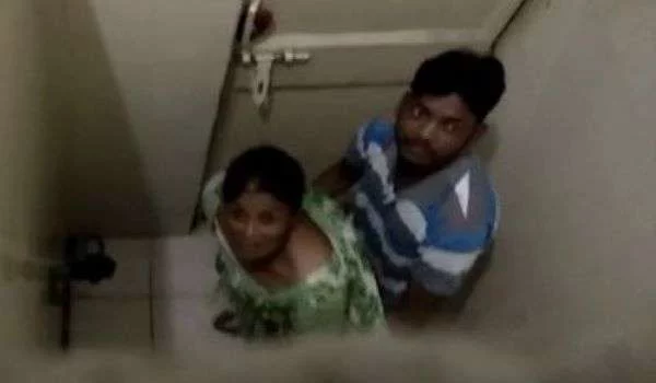 MMS Toilet Sex Indian Boy Caught