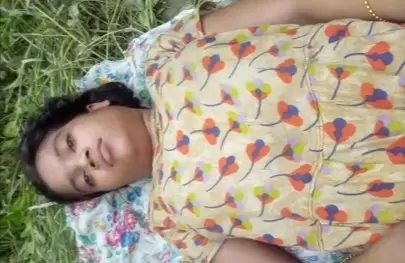 Bf Ne Chudai Khelte Desi Ladki Ko Bada Aakar Se Pela