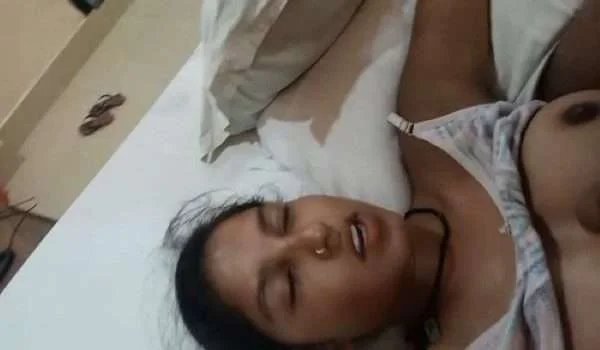 Hotel room mein girlfriend ne lunda chus kar zor se kiya