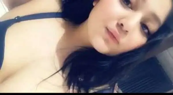 Apni Chut Ki Ungli Ladki Dikhayi