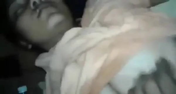 Boyfriend ne soti girlfriend ko kiya sex