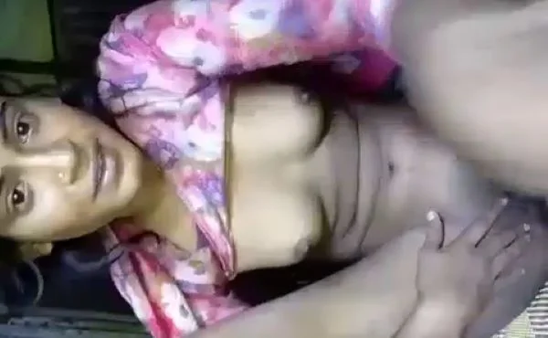 Chut Me Ungli Karke Gaon Ki Ladki Masturbate