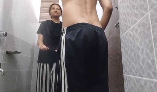 Garam Shower Me Adult Scene